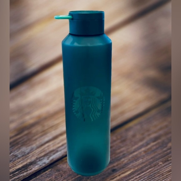 Starbucks Matte Green Water Bottle Tumbler Plastic Cup Venti 24oz NWT 2022 To Go - Picture 1 of 14